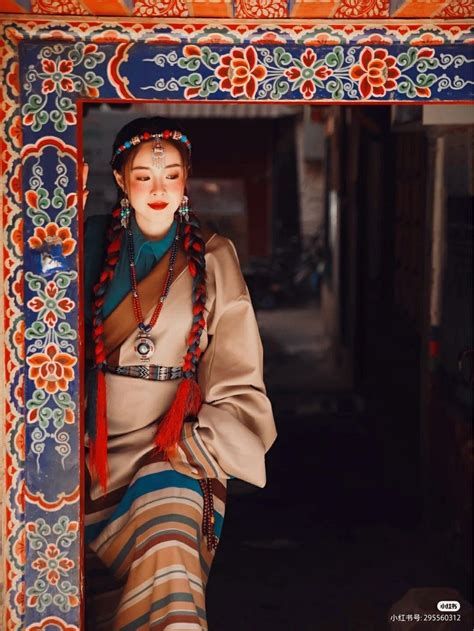 Pin on 民族服饰 | Traditional outfits, Traditional fashion, Woman suit fashion