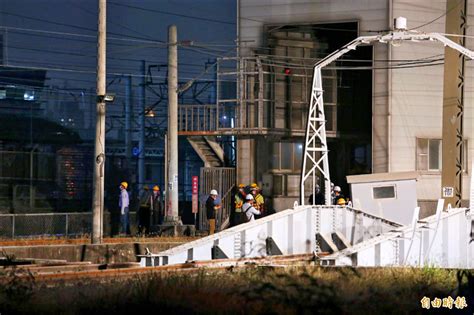 拆高塔壓垮電纜 東南水泥害雙鐵停駛 126萬旅客遭殃 生活 自由時報電子報