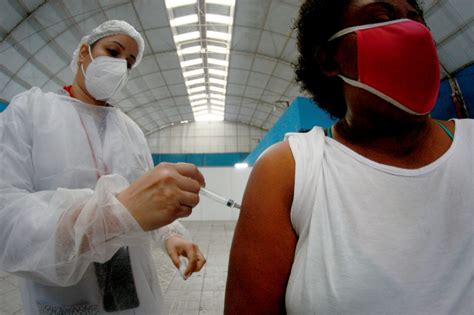 Nova Igua U Segue Vacinando Pessoas Acima De Anos Nesta Quarta