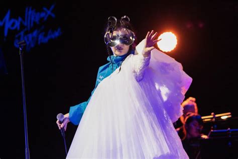 Björk en concert Une expérience musicale hors du commun au Montreux