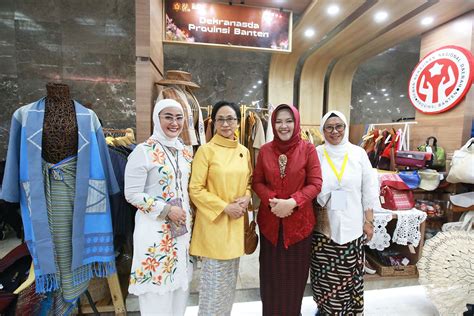 Dekranasda Banten Tampilkan Tenun Baduy Dan Rajutan Di Pameran Asta