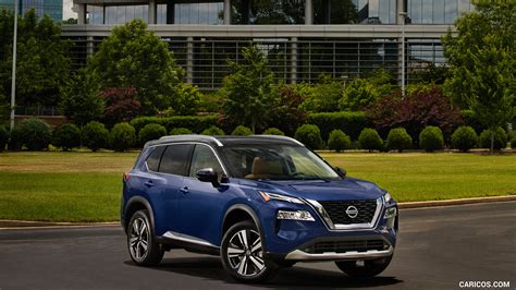 Nissan Rogue | 2021MY | Front Three-Quarter