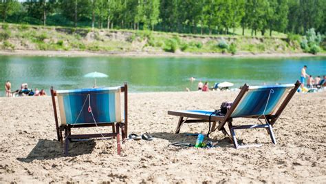 Canicula Se Men Ine Piscinele I Plajele Din Capital Luate Cu Asalt