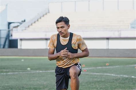 Asep Berlian Minta Maaf Atas Permainan Kerasnya Kontra Persib Pasrah