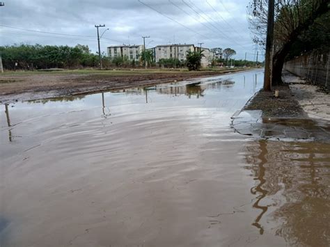 Moradores Reclamam De Gua Forte Odor Empo Ada Em Ruas Do Bairro