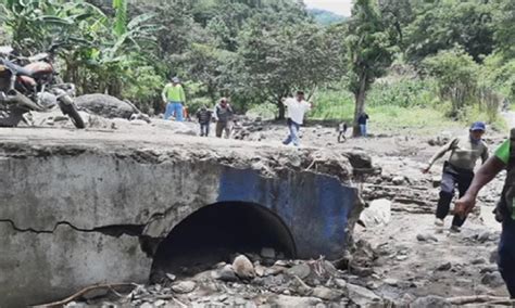 Intensas lluvias provocan daños a viviendas y colapso de puentes y