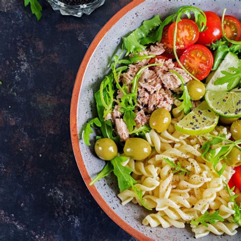 Receita de Salada de Macarrão Atum Uma Refeição Rápida Prática e