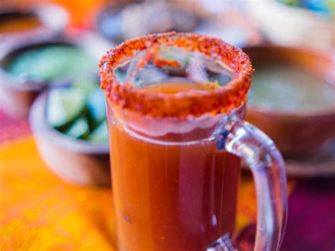 Sin Miedo Al Qué Dirán Ella Se Preparó Su Michelada En El Camión