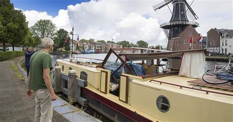 Schip Vaart Tegen Brug Haarlem Binnenland Telegraaf Nl