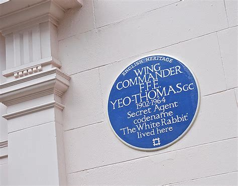 An English Heritage Blue Plaque At Queen Court Guildford Flickr