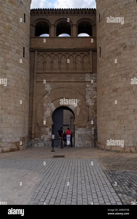 Aljaferia gate zaragoza hi-res stock photography and images - Alamy