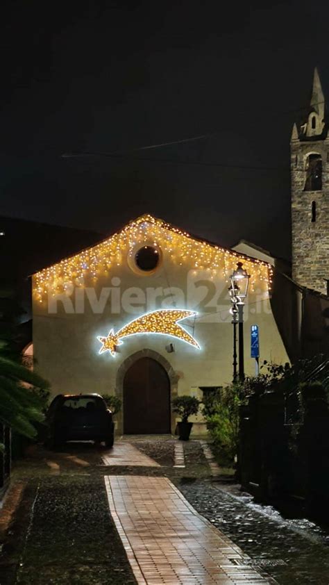 Un Natale Particolare Si Accendono Le Luci A Riva Ligure Foto