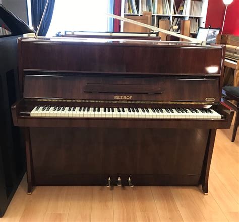 Piano Pétrof d occasion PETROF SONATINA ACAJOU BRILLANT Pianoshop