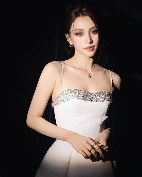 Hoa hậu Tiểu Vy đáp trả căng khi bị phán tối ngày đăng ảnh bikini mà vẫn nhiều tiền