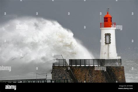 Photopqr Ouest France Le Littoral Atlantique Est Touch Par La