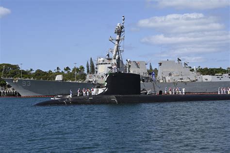 DVIDS - Images - USS Vermont Arrives [Image 2 of 17]