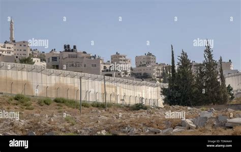 Palestine border hi-res stock photography and images - Alamy