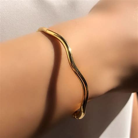 Bracelete Ondulado Fino Em Banho Ouro 18k 17cm Em 2024 Joias