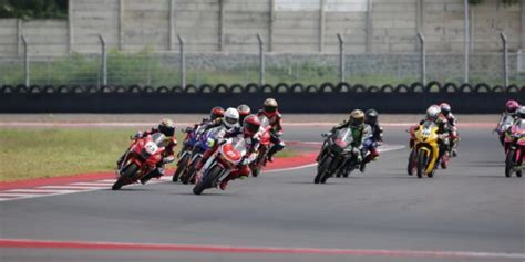 Kejurnas Mandalika Racing Series 2024 Putaran 1 Diwarnai Hujan