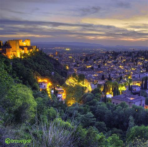 Alhambra Zitadelle von Granada zählt zu den bekanntesten Gebäuden