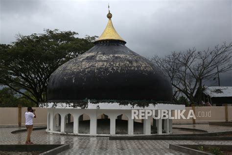 Peringatan Tahun Tsunami Aceh Dipusatkan Di Kuburan Massal Siron