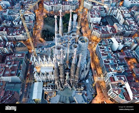 Catedral De La Sagrada Familia Por Antoni Gaudí Vista Aérea Barcelona