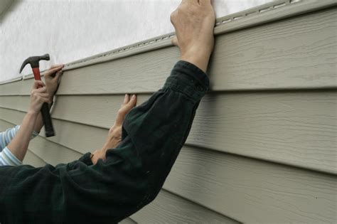how to fix siding on house