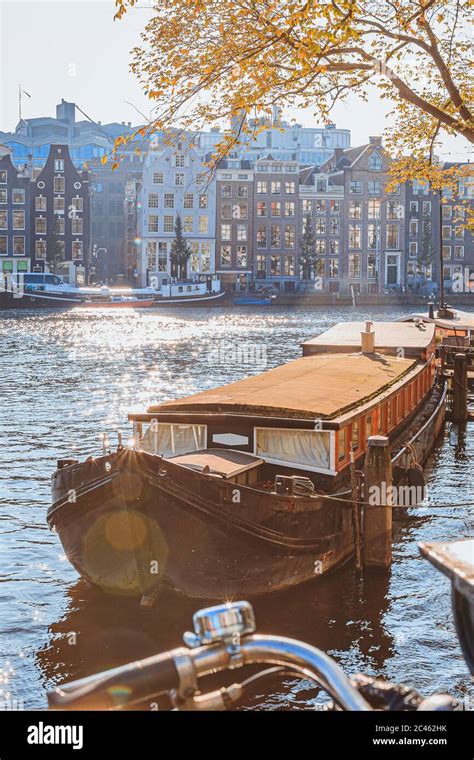 Barco Canal De Amsterdam Fotograf As E Im Genes De Alta Resoluci N Alamy