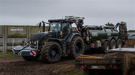 Valtra S394 injecting slurry w Gøma GG22 YouTube