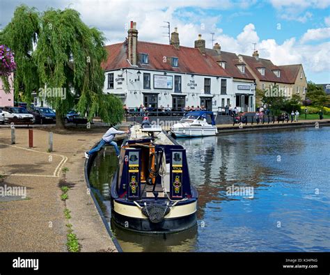 Narrowboat On Great Ouse Hi Res Stock Photography And Images Alamy