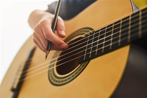 Recortar Persona Sin Rostro Tocando Guitarra Ac Stica A La Luz Del D A