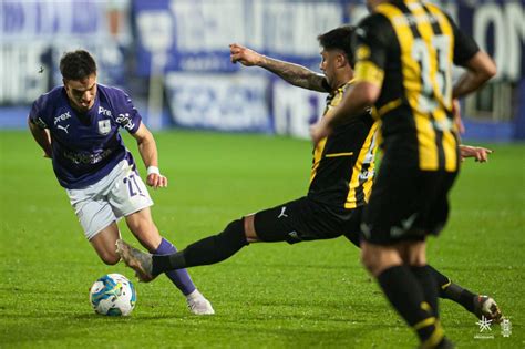 Peñarol Le Ganó 3 A 2 A Defensor Sporting En El Debut Del Técnico