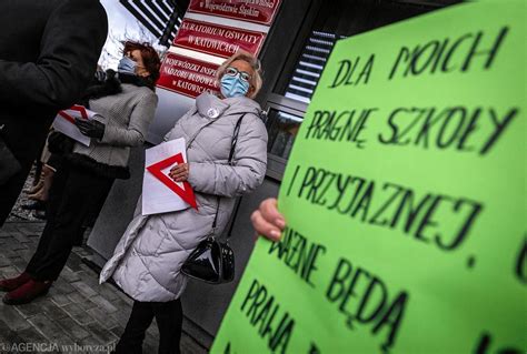 Protest Przeciwko Lex Czarnek W Katowicach Pis Chce Ze Szk Zrobi