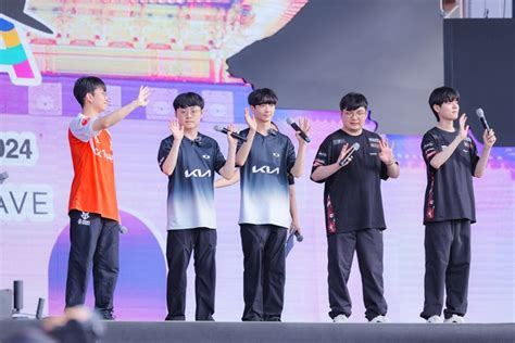 den viet nam  game thu lck duoc chao don nhu idol kpop