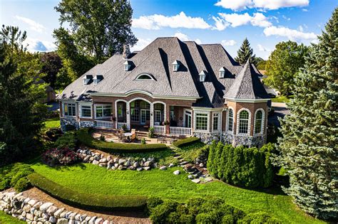 Oak Pointe Brighton, Mi Homes for Sale | The Tina Peterson Team