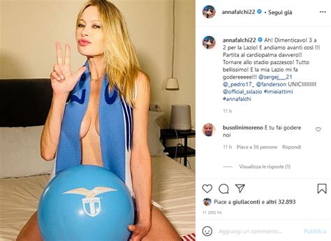 Dallo Stadio Con La Figlia Alla Camera Da Letto In Topless Anna