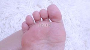 Watch 남자가 발에다가 코박죽하고 보지 핥더니 분수터짐 발 딜도 분수 Porn SpankBang