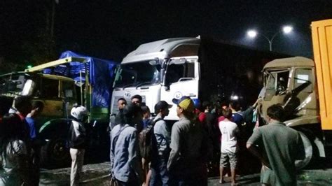 BREAKING NEWS Kecelakaan Karambol Di Jalur Pantura Semarang Libatkan