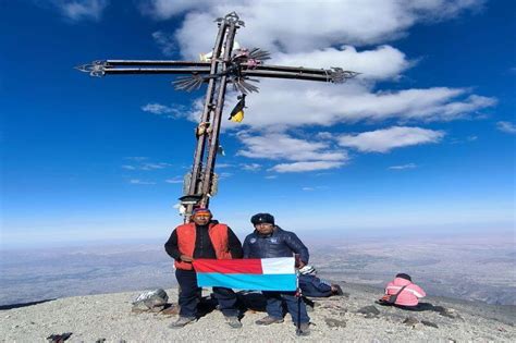 Puno Aymaras Conquistan La Cima Del Misti En Arequipa Fotos Diario