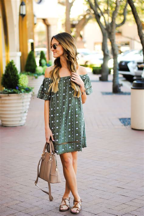 Платья в стиле Кэжуал - 85 фото