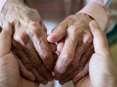 Reacci N De Un Abuelo Al Enterarse Que Su Nieto Es Gay Se Vuelve Viral Adn Radio