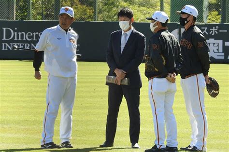 写真：【巨人】復帰の阿波野秀幸投手チーフコーチが合流「気になっているところはブルペン」 東スポweb