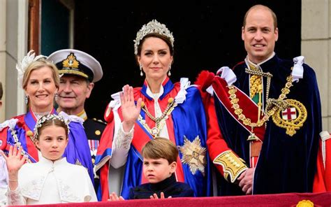 Kate Middleton Despede se das calças e aposta em tendência da moda