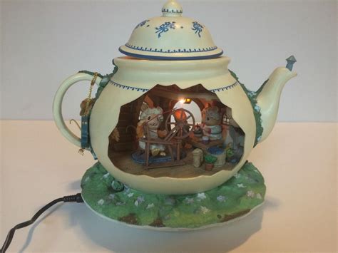 Enesco Bungalow Teapot Animated Illuminated Musical Beautiful Mouse