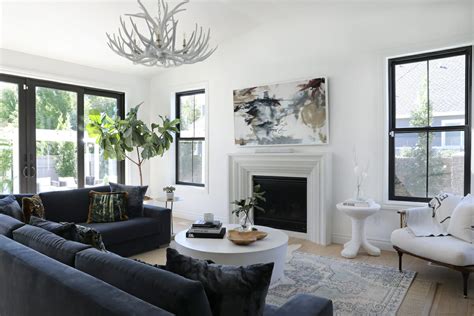 8 Designer-Approved Living Room Layouts with a Fireplace - Decorilla