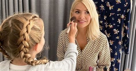 Holly Willoughby Lets Daughter Belle Nine Do Her Makeup In Rare Snap