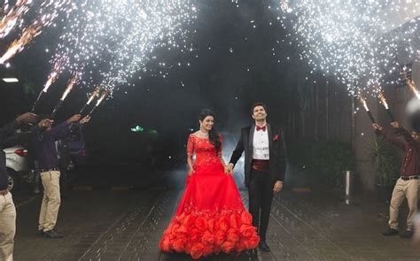 Mesmerizing Engagement Couple Entry Ideas