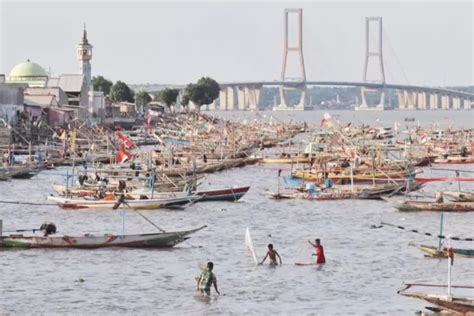 Surabaya Waspada Angin Kencang Berpotensi Puting Beliung Hingga