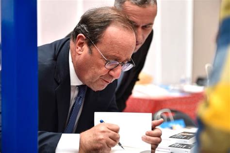 L ancien président François Hollande annoncé au Salon du livre de