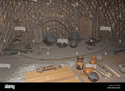 Traditional zulu house hi-res stock photography and images - Alamy